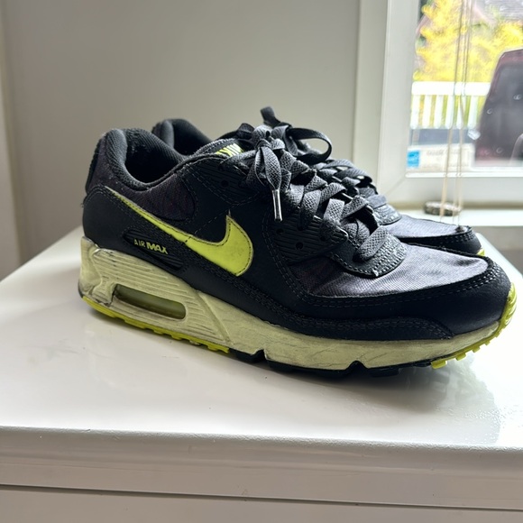 Women’s Nike AirMax, Black/lime green. - Picture 6 of 6